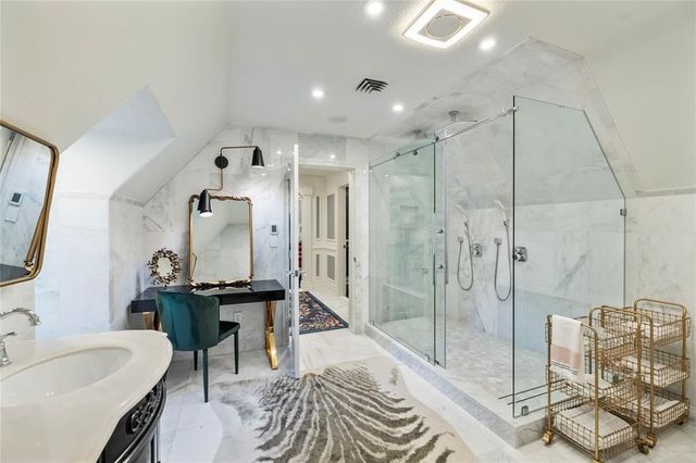 3545 Lincoln Place Drive, Des Moines, IA 50312