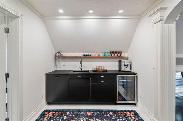 3545 Lincoln Place Drive, Des Moines, IA 50312