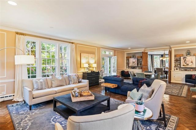 3545 Lincoln Place Drive, Des Moines, IA 50312