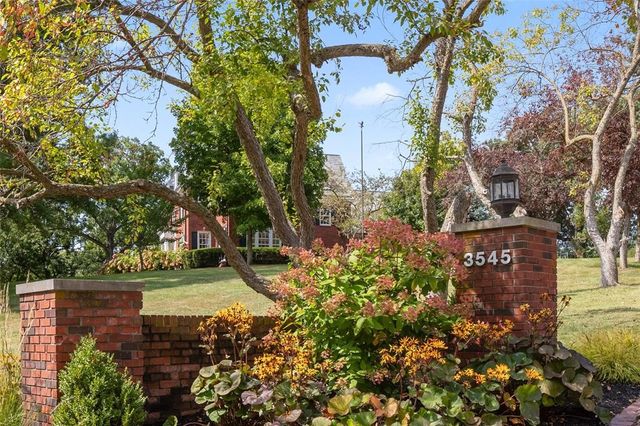 3545 Lincoln Place Drive, Des Moines, IA 50312