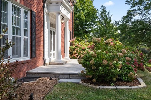 3545 Lincoln Place Drive, Des Moines, IA 50312