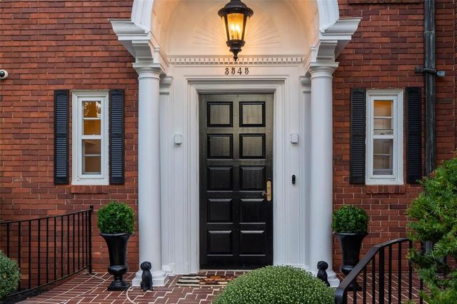 3545 Lincoln Place Drive, Des Moines, IA 50312