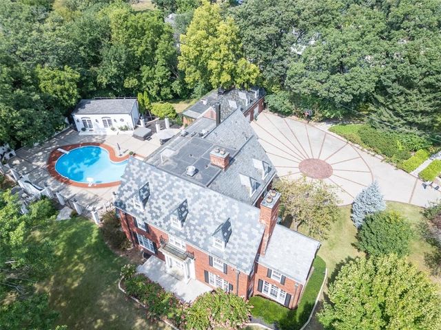 3545 Lincoln Place Drive, Des Moines, IA 50312