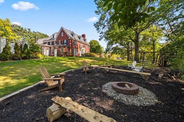 3545 Lincoln Place Drive, Des Moines, IA 50312