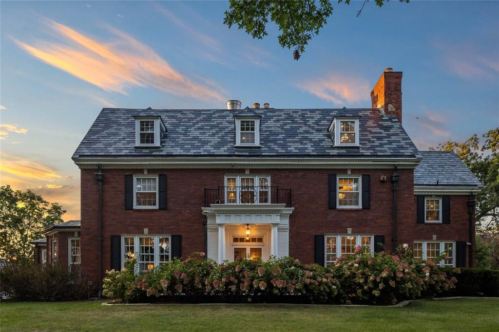 3545 Lincoln Place Drive, Des Moines, IA 50312