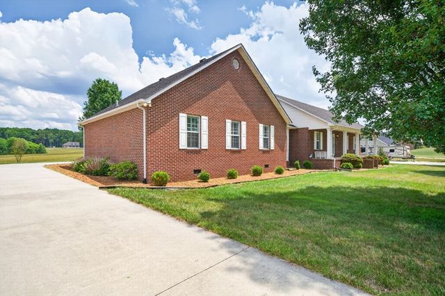826 Boatman Rd, Cookeville, TN 38506