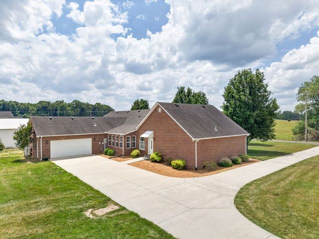 826 Boatman Rd, Cookeville, TN 38506