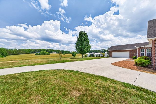 826 Boatman Rd, Cookeville, TN 38506