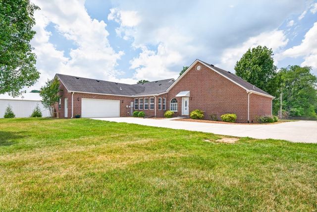 826 Boatman Rd, Cookeville, TN 38506