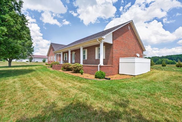 826 Boatman Rd, Cookeville, TN 38506