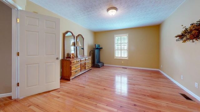 826 Boatman Rd, Cookeville, TN 38506