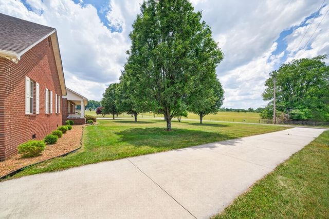 826 Boatman Rd, Cookeville, TN 38506