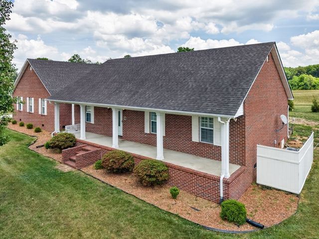 826 Boatman Rd, Cookeville, TN 38506