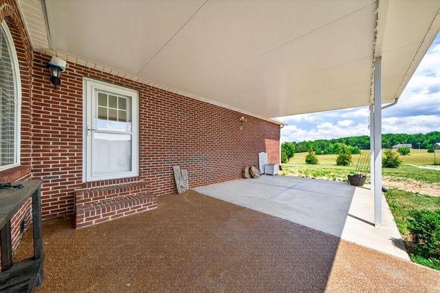 826 Boatman Rd, Cookeville, TN 38506