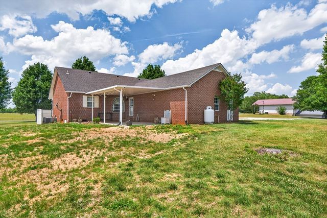 826 Boatman Rd, Cookeville, TN 38506