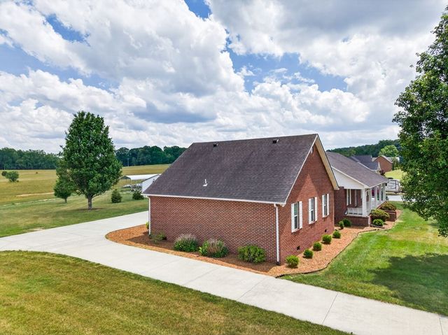 826 Boatman Rd, Cookeville, TN 38506