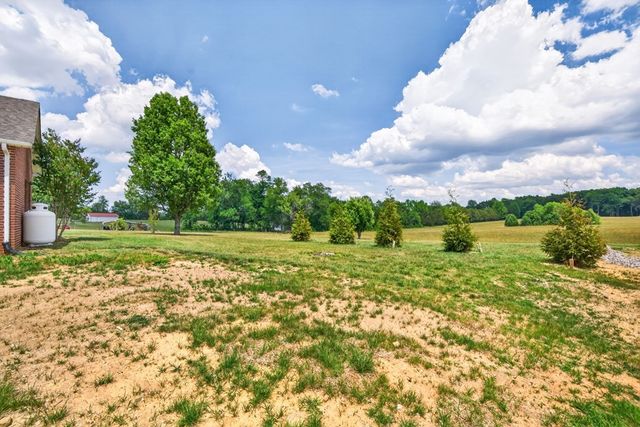 826 Boatman Rd, Cookeville, TN 38506