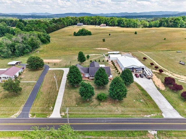 826 Boatman Rd, Cookeville, TN 38506