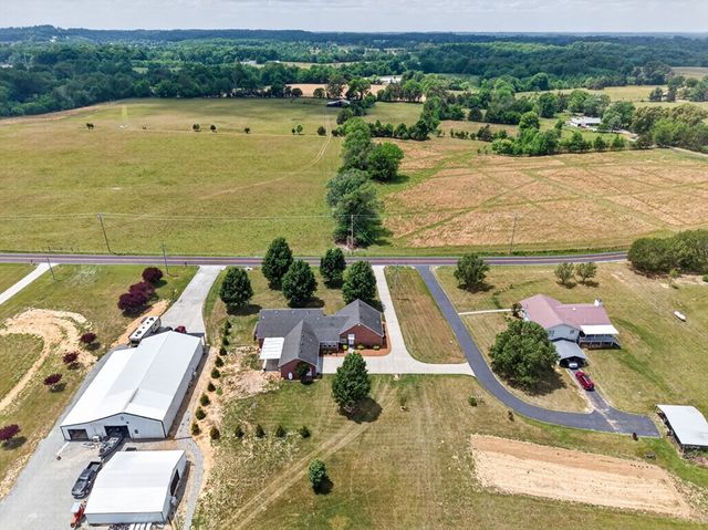 826 Boatman Rd, Cookeville, TN 38506