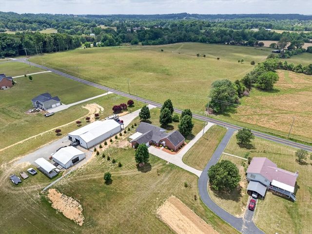 826 Boatman Rd, Cookeville, TN 38506