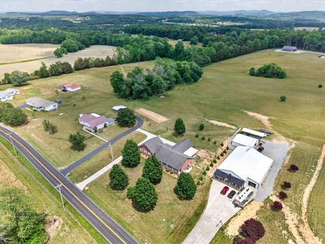 826 Boatman Rd, Cookeville, TN 38506