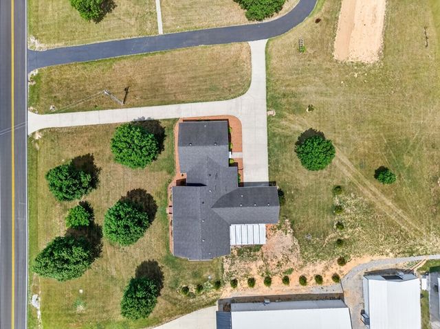 826 Boatman Rd, Cookeville, TN 38506