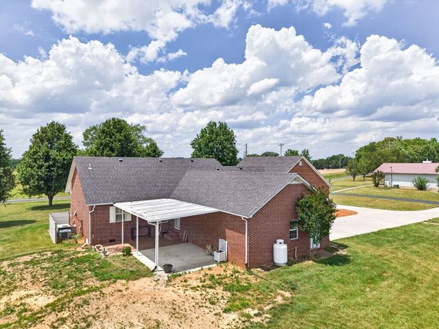 826 Boatman Rd, Cookeville, TN 38506