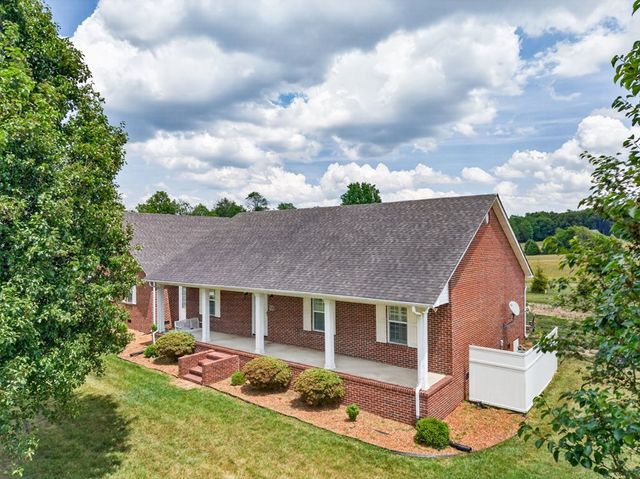826 Boatman Rd, Cookeville, TN 38506