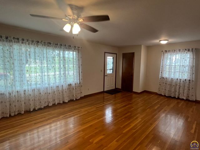 3903 SW Burlingame RD, Topeka, KS 66609