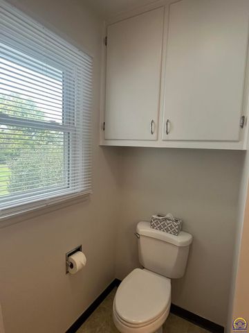 3903 SW Burlingame RD, Topeka, KS 66609