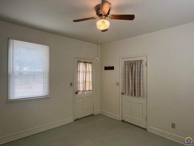 3903 SW Burlingame RD, Topeka, KS 66609