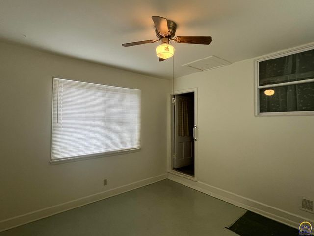 3903 SW Burlingame RD, Topeka, KS 66609