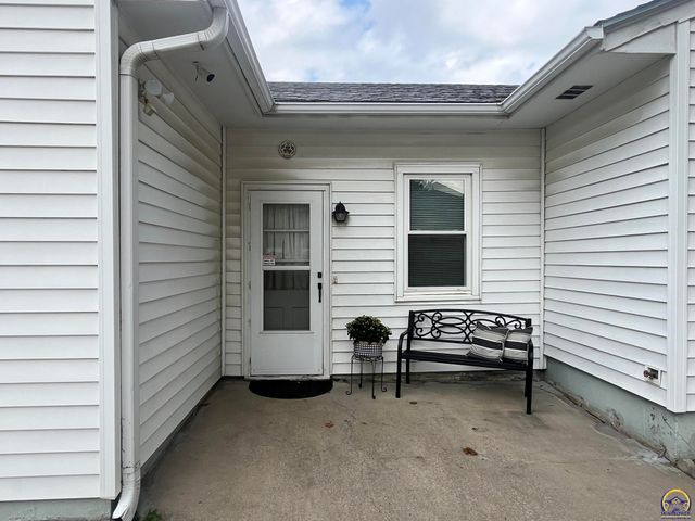 3903 SW Burlingame RD, Topeka, KS 66609