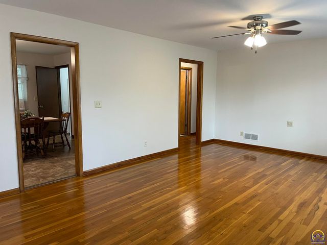 3903 SW Burlingame RD, Topeka, KS 66609