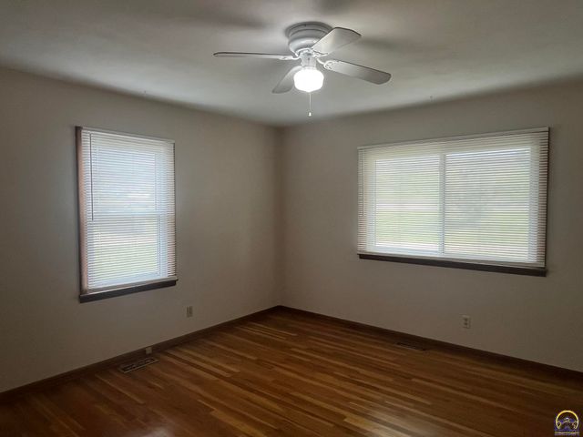 3903 SW Burlingame RD, Topeka, KS 66609