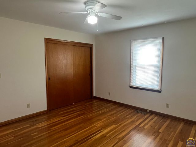 3903 SW Burlingame RD, Topeka, KS 66609