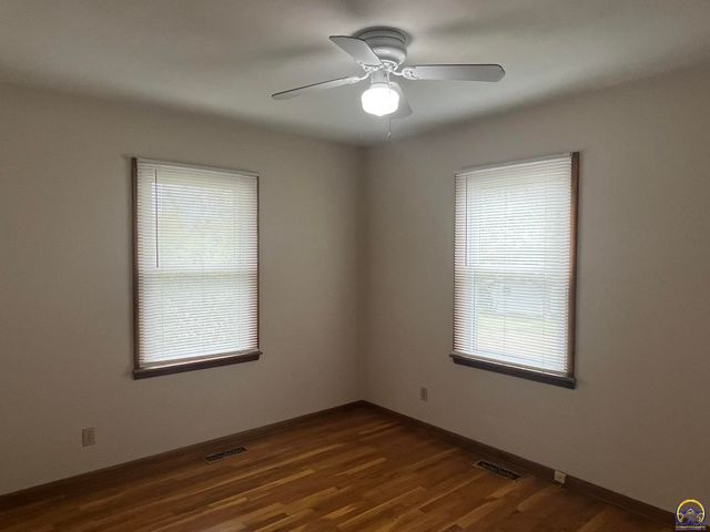 3903 SW Burlingame RD, Topeka, KS 66609