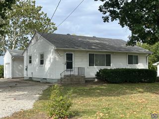 3903 SW Burlingame RD, Topeka, KS 66609