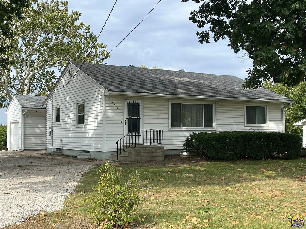 3903 SW Burlingame RD, Topeka, KS 66609