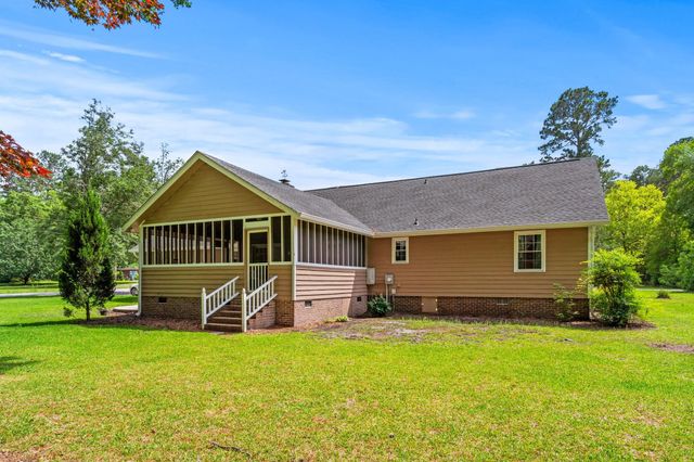 4935 Meadow St., Loris, SC 29569