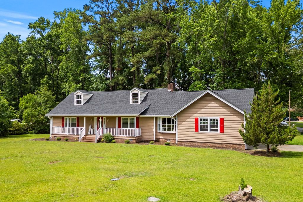 4935 Meadow St., Loris, SC 29569