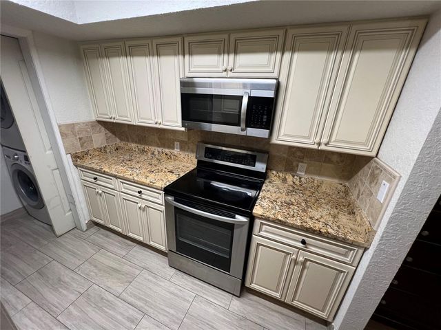 5587 DEVONBRIAR WAY J105, Orlando, FL 32822