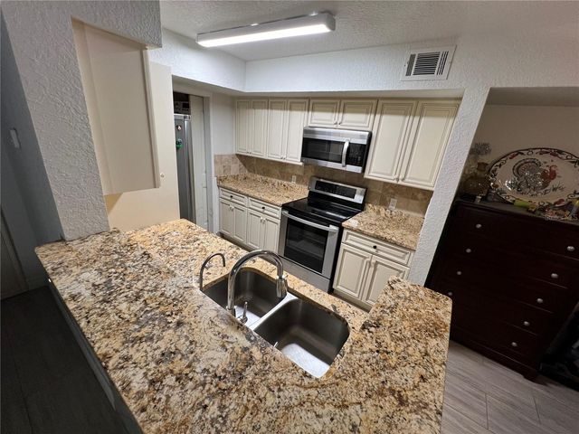 5587 DEVONBRIAR WAY J105, Orlando, FL 32822