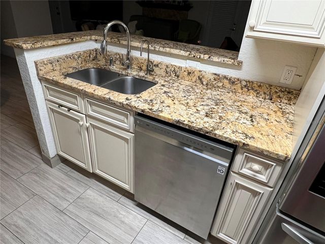 5587 DEVONBRIAR WAY J105, Orlando, FL 32822