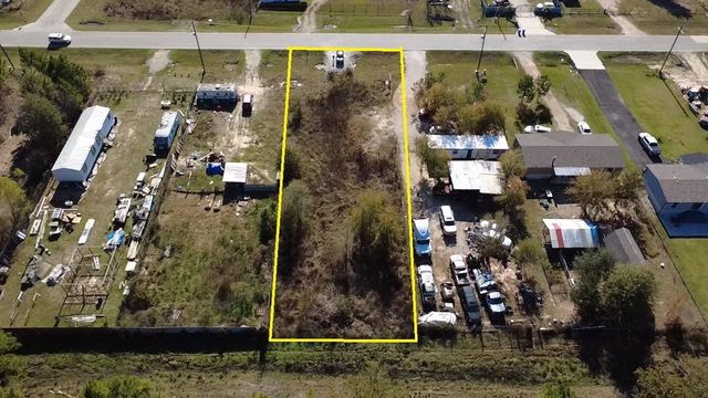 319 County Road 3550, Cleveland, TX 77327