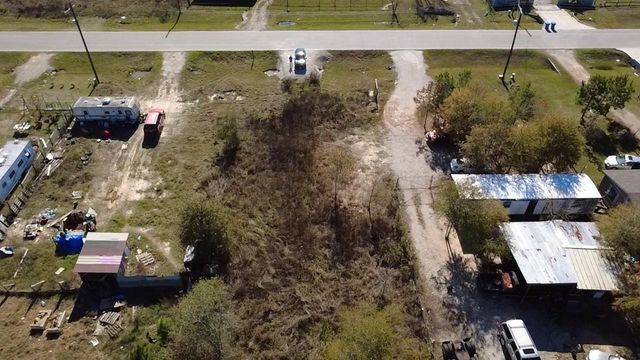 319 County Road 3550, Cleveland, TX 77327