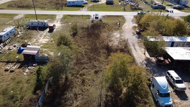 319 County Road 3550, Cleveland, TX 77327