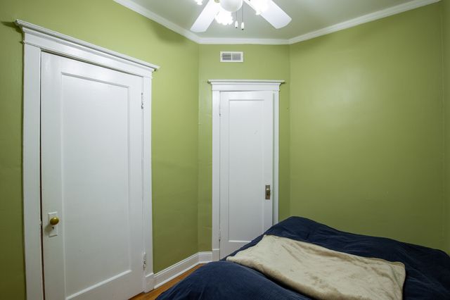 945 E Hyde Park Boulevard 3, Chicago, IL 60615