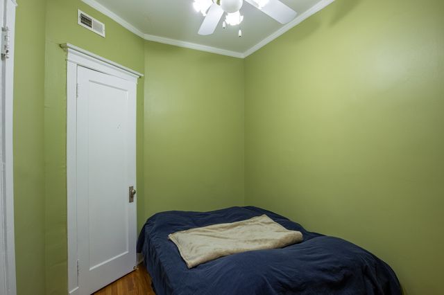 945 E Hyde Park Boulevard 3, Chicago, IL 60615