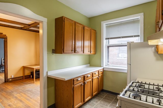 945 E Hyde Park Boulevard 3, Chicago, IL 60615